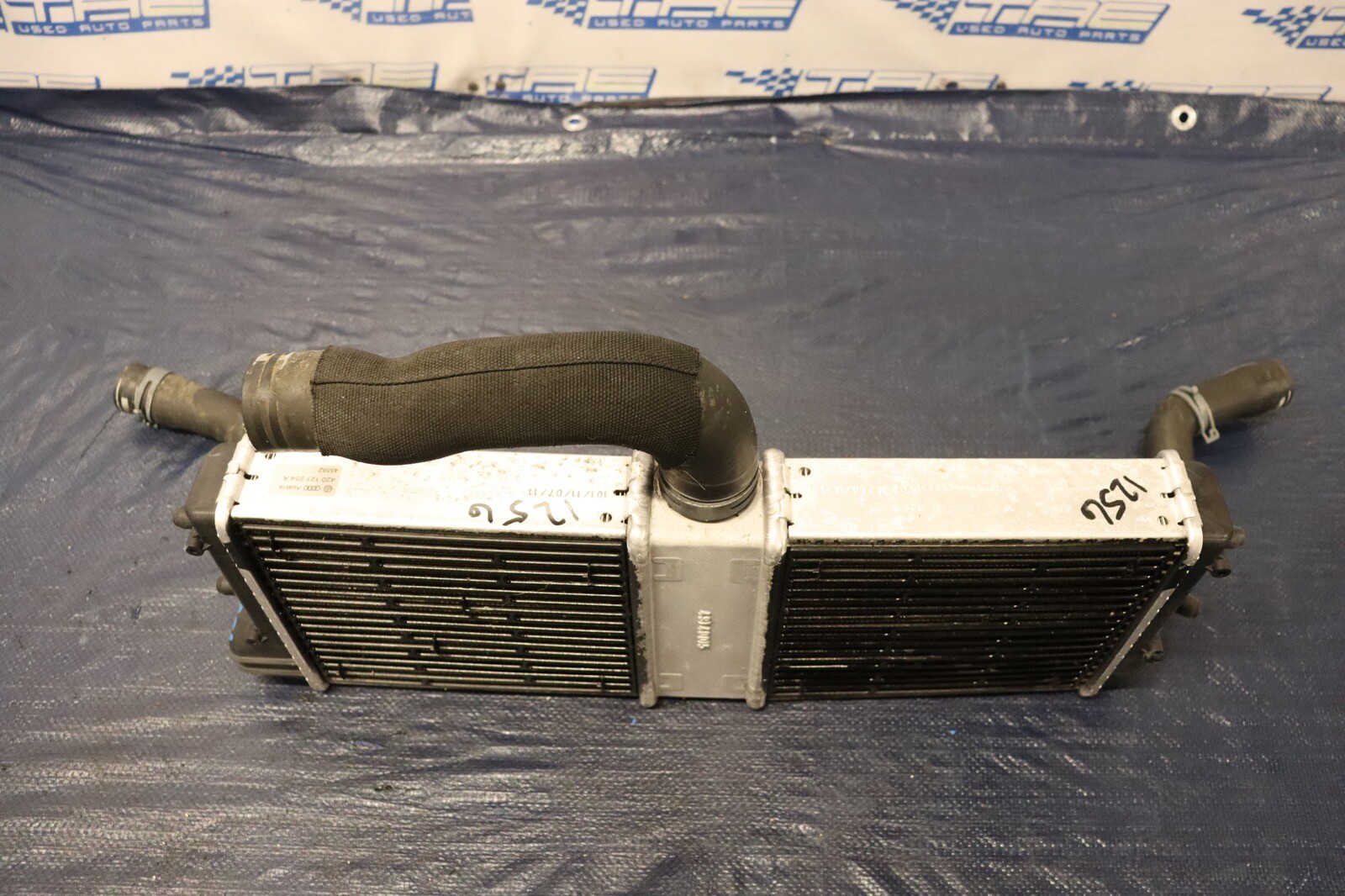 2012 AUDI R8 5.2 QUATTRO SPYDER V10 OEM CENTER RADIATOR UNIT *BROKEN TAB* #1256