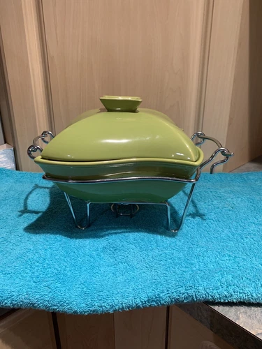 Godinger 1 Qt Avocado Green Serving Covered Porcelain Baker Dish & Warmer Stand