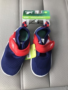 boys size 6 water shoes