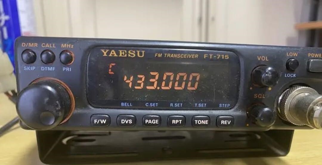 YAESU FT-715 FMトランシーバー 430MHz