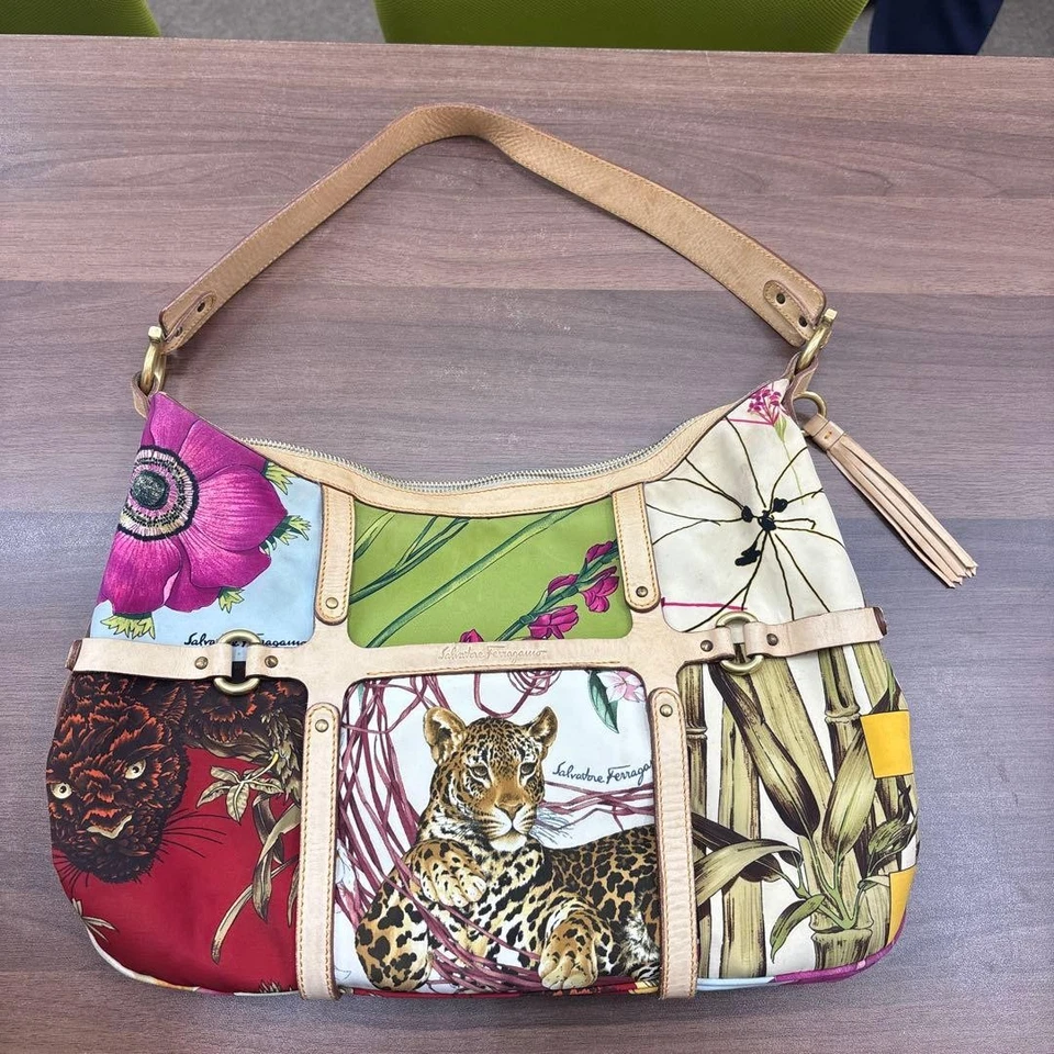 Auténtico bolso de mano Salvatore Ferragamo de nailon multicolor para mujer Italia 126369 Foto 2 de 4