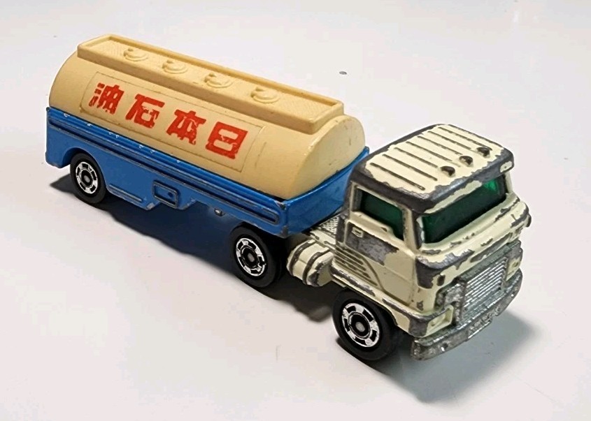 Tomica Tomy #11 Hino Semi Trailer Transport Tank HO Diecast
