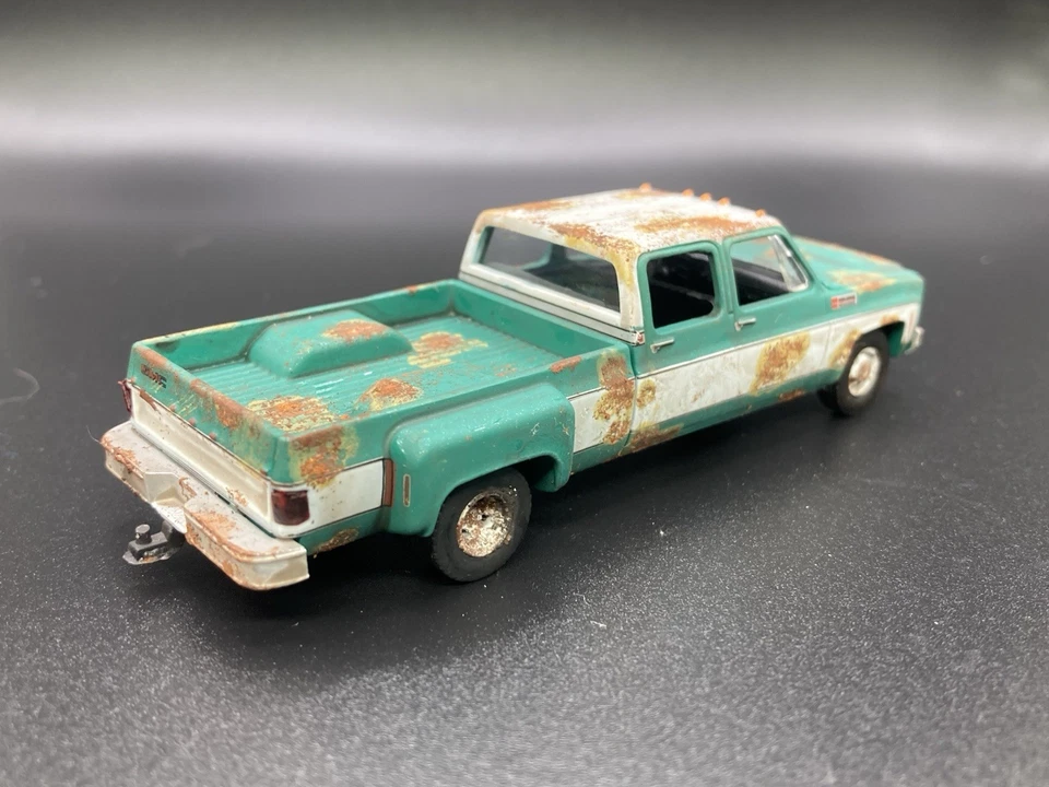 1973 GMC C35 Crew Cab Dually Truck Rusty Weathered 1/64 Diecast Custom M2 C30 - Image 4 of 4