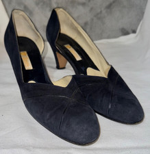 Vintage 80s black velvet Gucci Pumps Shoes Low Heel Sz 38 US 7 round toe comfort
