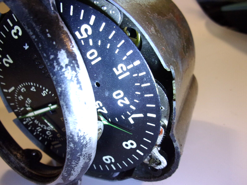 Soviet aircraft clock/chronograph. For parts/repair. Damaged case. SOLD AS-IS. - Picture 7 of 14