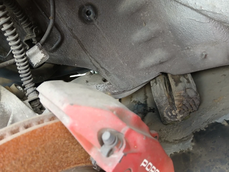 Porsche Boxster 1997 2,7 pinzas de freno delanteras derecha izquierda rojas usadas Foto 2 de 4