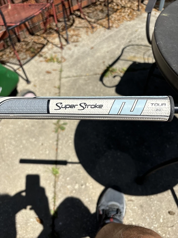 Putter usado RH Odyssey O-Works R-Line 31,5” sem capa - Imagem 4 de 4