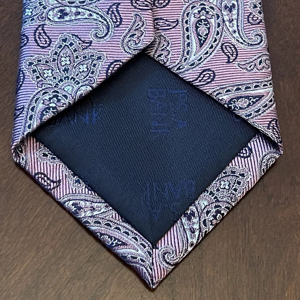 Jos. A. Banco Ejecutivo Colección Rosa Hecho a Mano 100% Seda Hecho en China Foto 2 de 4