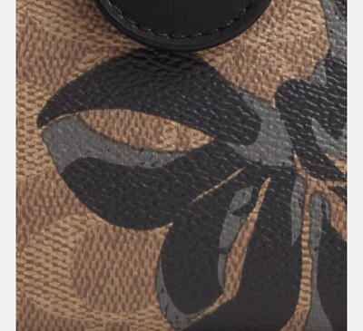 NWT Coach Medium Corner Zip Wallet In Signature Canvas With Bow