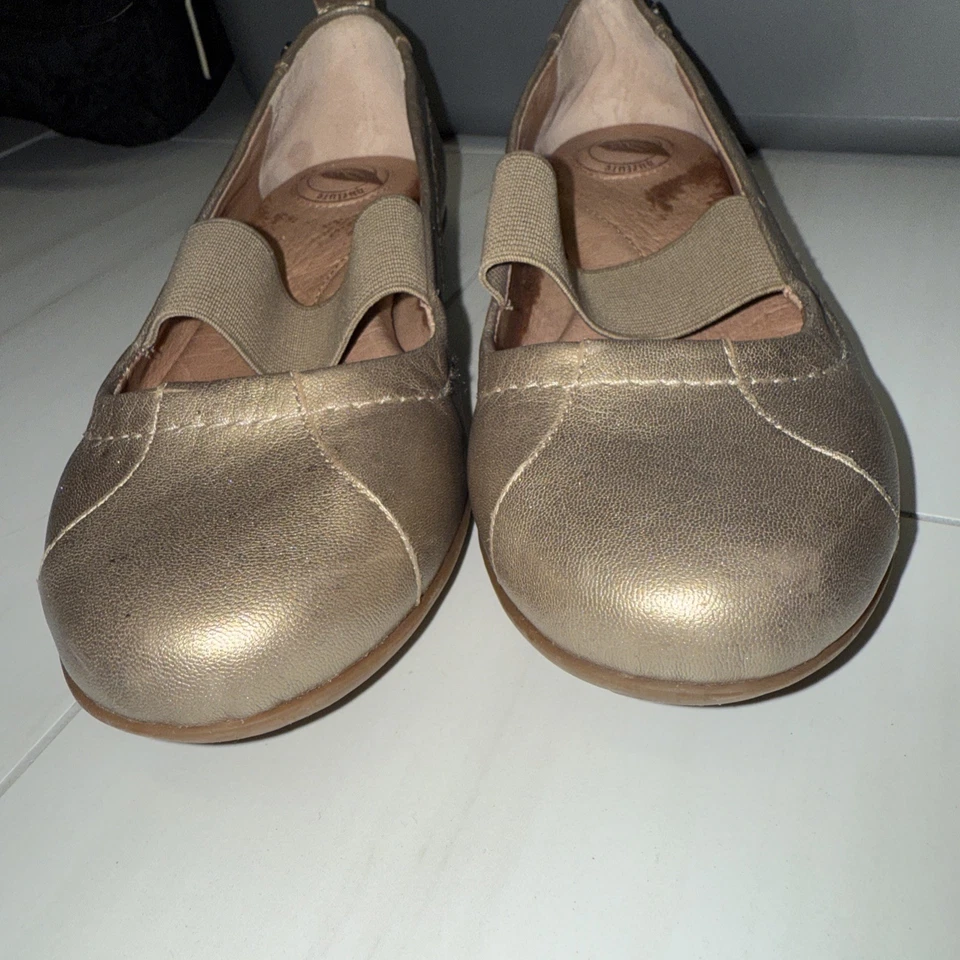 Nurture Women Metallic Gold Tone Leather Mary Jane Size 6 - Image 3 of 4