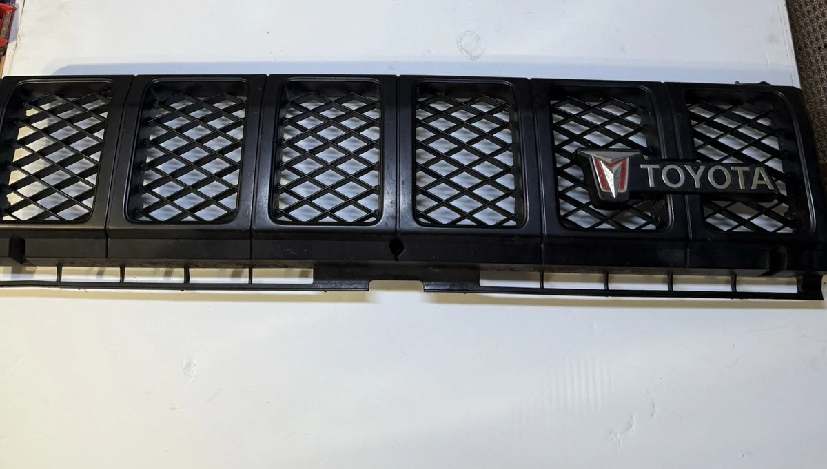 91 1991 Toyota Pickup Grille Assembly - Body Mechanical & Trim - Action