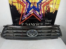 2008-2010 Toyota Highlander Hybrid Front Upper Grille Grill Emblem Oem