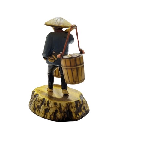 Estatuilla japonesa de celuloide de colección hombre llevando cubos 3,5" de alto - Imagen 11 de 13