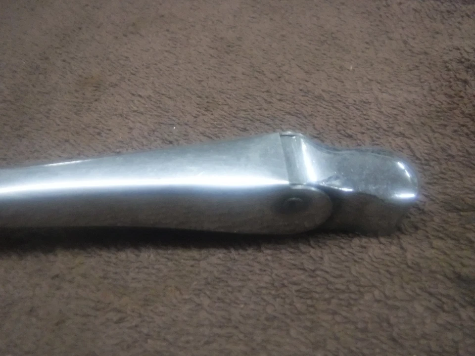 1958 雪佛兰 Belair 比斯坎挡风玻璃 Wiper Arm 二手 原始设备制造商 — 第 2/4 张图片