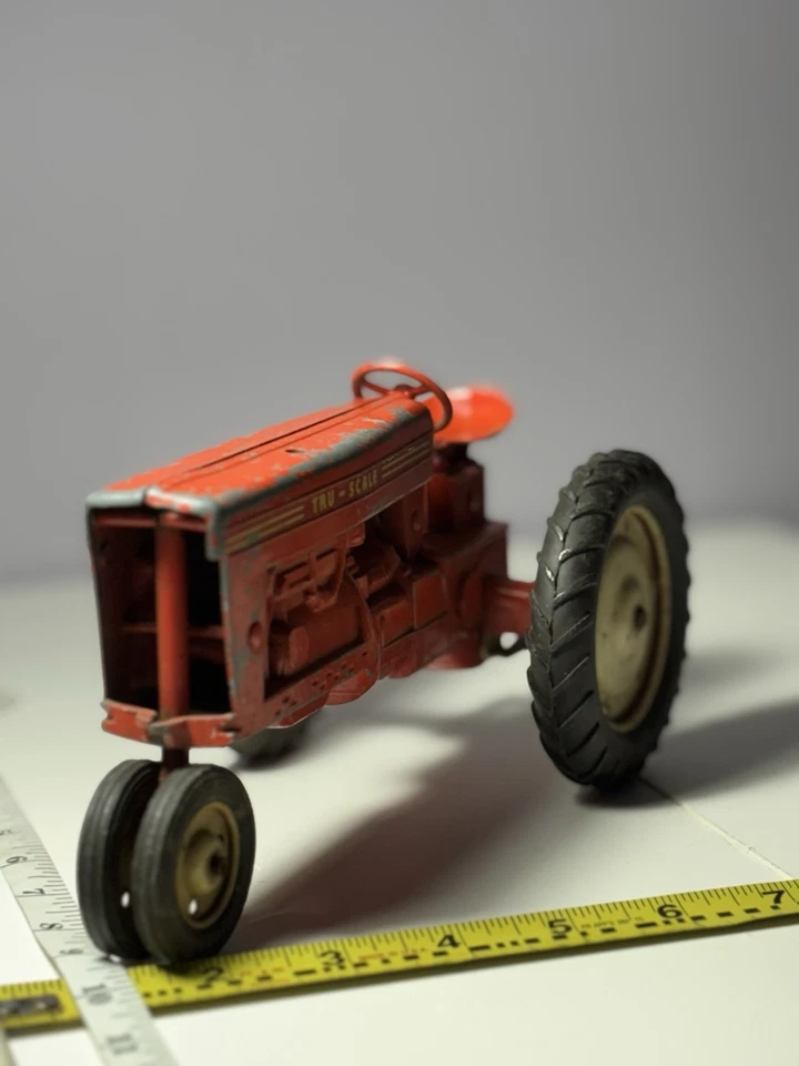 Juguetes diecast de equipo agrícola tractor escala Tru de colección, rojo, 8", años 50 EE. UU. Foto 3 de 4