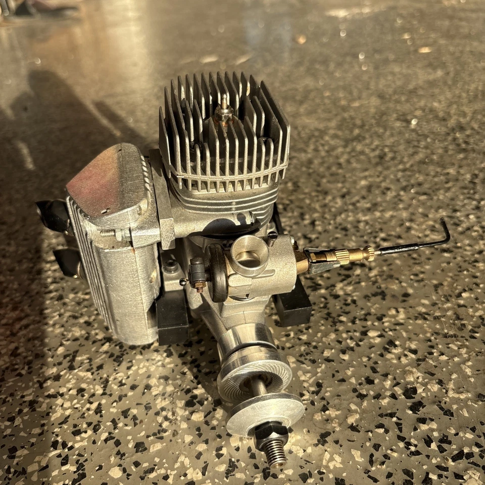 Super Tiger SuperTigre  G20 RC Glow Nitro Engine 2 Stroke 20cc 20/23 2300  - Image 2 of 4