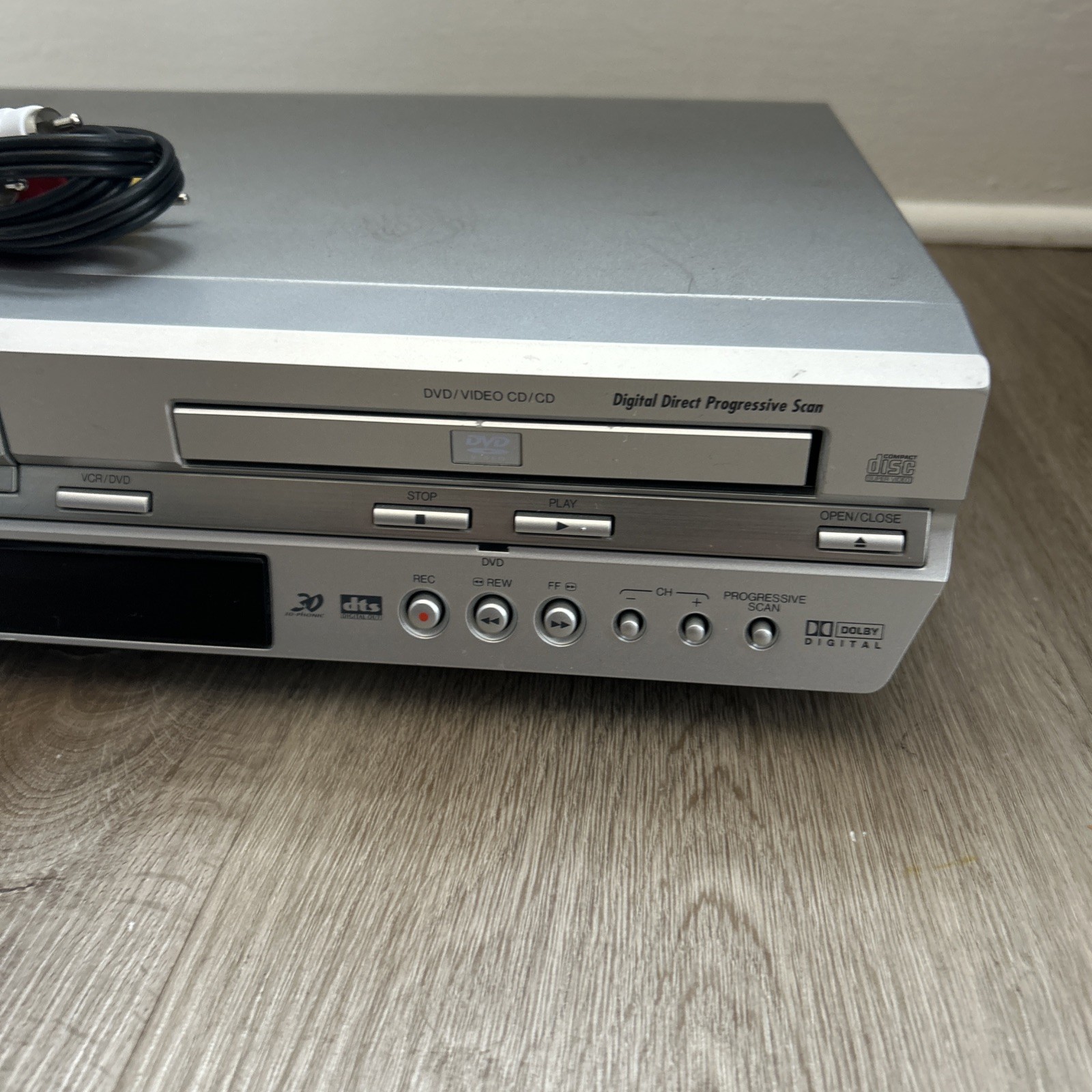 JVC DVD VHS Combo Player VCR Recorder HR-XVS44U w/ Cable Tested Works No Remote