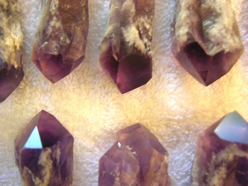 Dragons tooth Amethyst tapered crystal points 2-3 inch 6 point lots - Picture 4 of 6