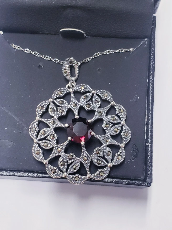 Granate rodolita MACY'S (2 ct. t.w.) & Collar Flor Marcasita 18" en 925 Foto 2 de 4