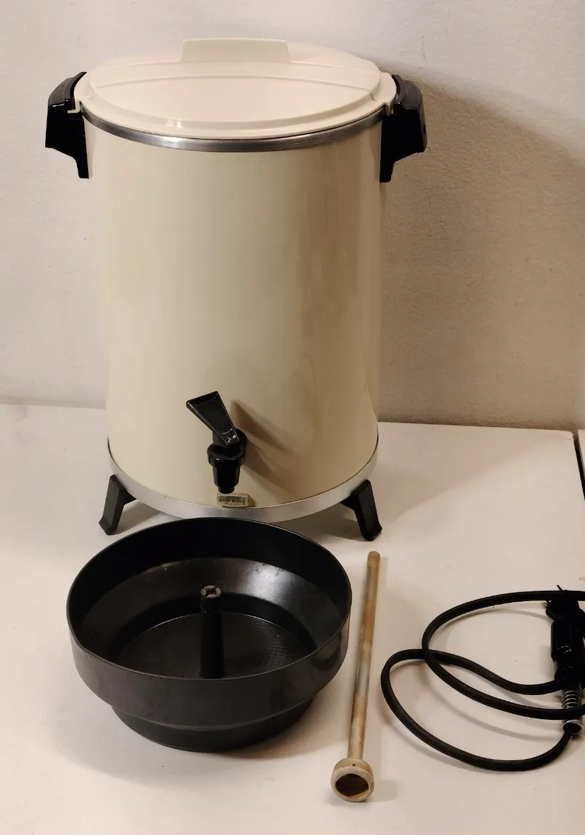 West Bend Commercial Large Capacity Coffee Urn, 30-Cup Coffee