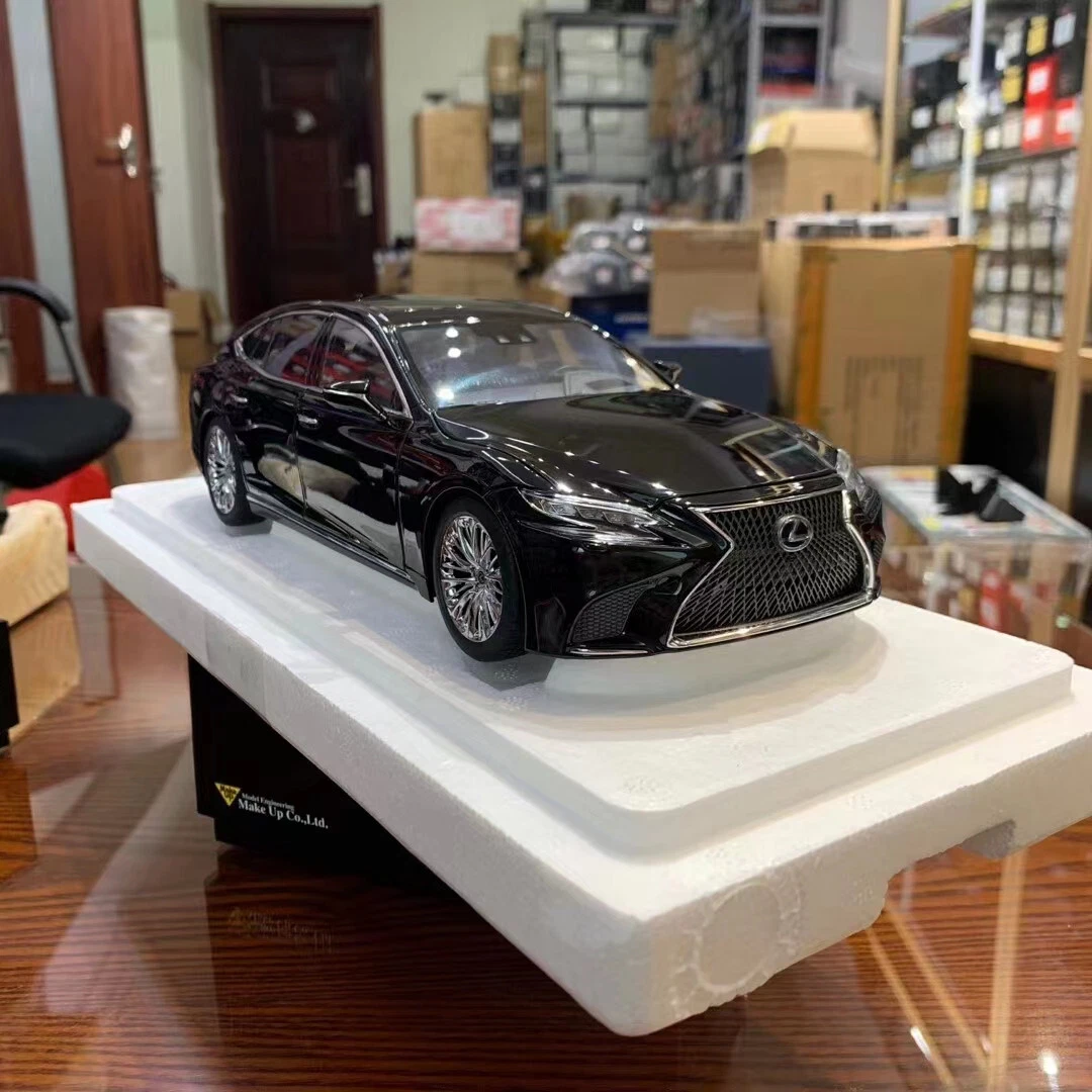Autoart 1:18 Lexus LS 500h (black/black interior)