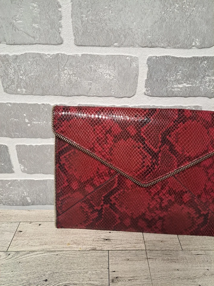 Bolso de Mano Rebecca Minkoff Sobre Rojo Borgoña Piel de Serpiente, Bordes con Cremallera Foto 2 de 4