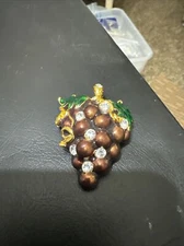 Vtg Enamel Large Grape Cluster BROOCH / PENDANT Gold Tone 2"(b)