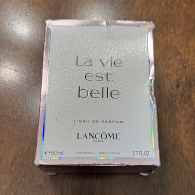 Lancôme La vie est belle Eau de Parfum Spray, Regular Size 1.7 fl oz (50 ml)