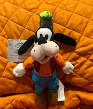NWT Disney Store Goofy Bean Bag Plush 9”