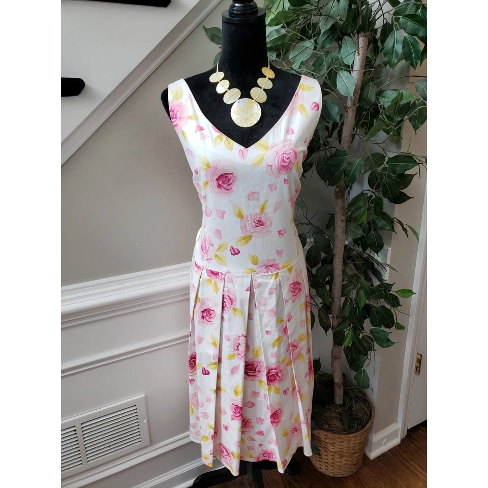 R&K Flared Dress Womens Size 18 White Floral Zip Back Pleated Skirt Heart Neck - Image 2 of 4