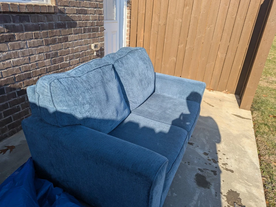 Ashley Cashton 签名设计休闲双人沙发客厅,蓝色 — 第 2/3 张图片