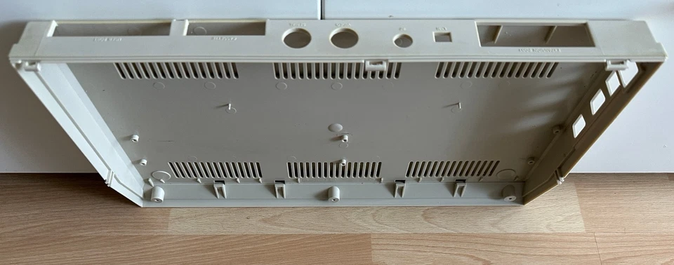 Commodore C64C Case, Clips, Made in W.-Germany Ser. No.: DA4 028464 B1...#23 25 - Image 3 of 4