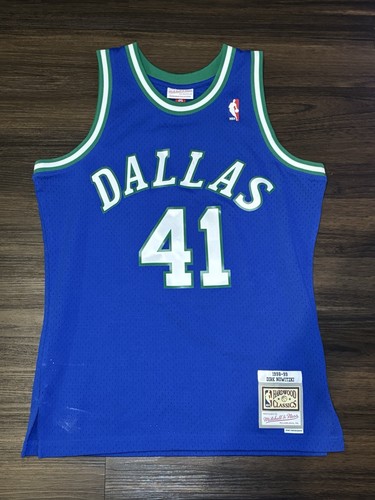 Mitchell & Ness Dirk Nowitzki Swingman Jersey Dallas Mavericks 1998-2019, Nero, Taglie EU