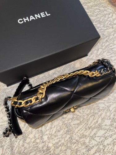 CHANEL 19 Crossbody Black Leather - Picture 13 of 17