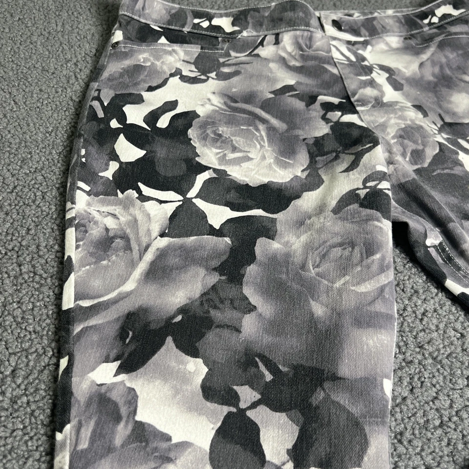 HUE Ladies Gray/White Floral Leggings/Jeggings - Size Large - Image 2 of 4