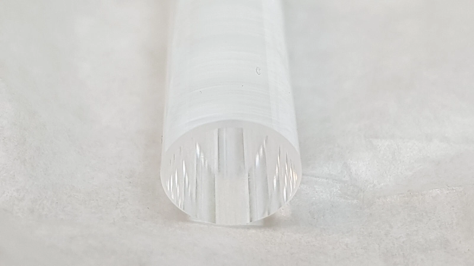 Polished end face of the OP2438040 glass light guide rod