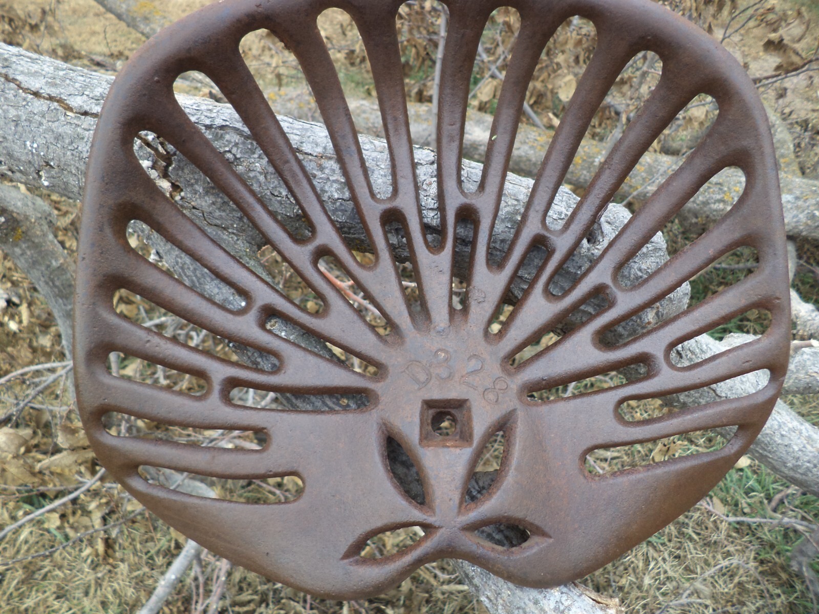 Antique Cast Iron Tractor Seat John Deere ? D328 eBay