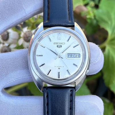 Vintage Seiko 5 Automatic Silver Sunburst Dial Japan Made Men's