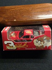 2000 DIECAST NASCAR DALE EARNHARDT TASMANIAN DEVIL GOODWRENCH RED GM 1:64 X3-14 