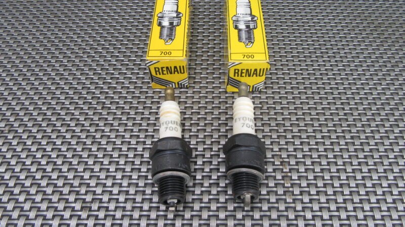 EYQUEM 700 N. 2 Adaptable Candles For Fiat 500 FLR - 126 - 126 Personal