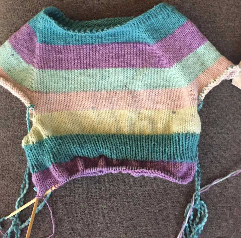 Caron Big Cakes Boysenberry Acrylic Yarn 10.5 oz 603 yd Medium Weight 4 - Image 4 of 4