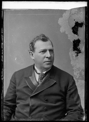 Photo:W.C. Arnold Portrait Cabinet Photo 1873-1916
