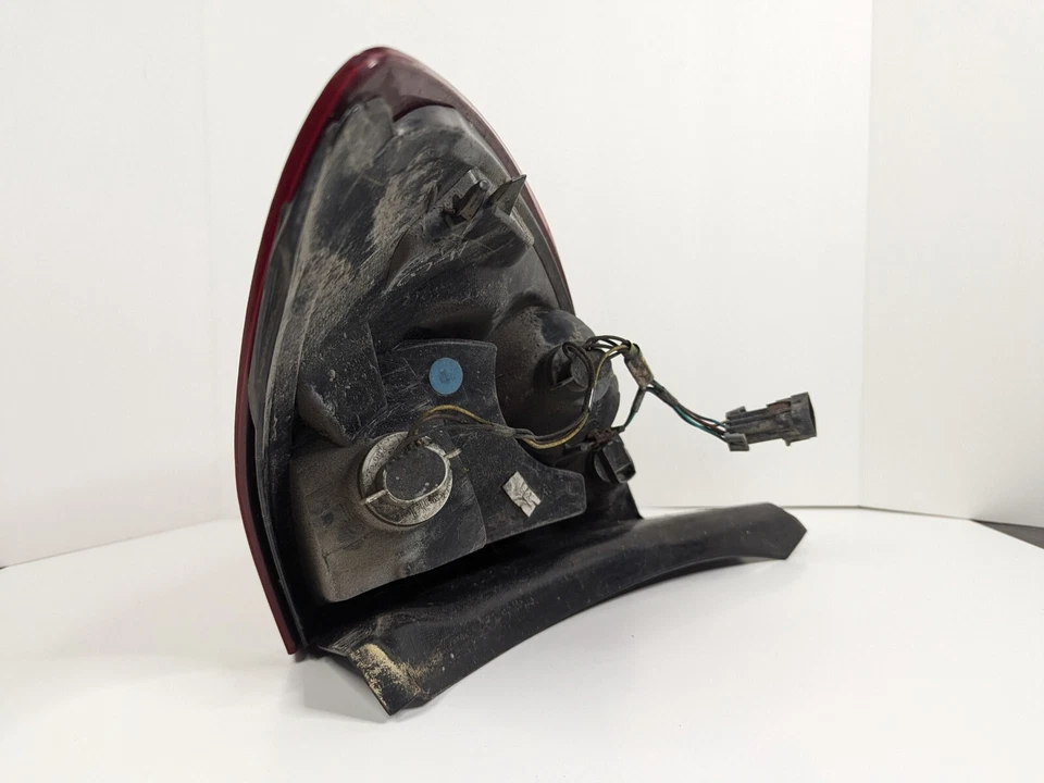 Luz trasera izquierda Saturn Ion Coupe 2003-2007 22723022 16531771 Foto 4 de 4