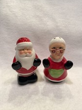 2 CERAMIC MRS CLAUS  SANTA CLAUS SALT AND PEPPER SHAKERS CHRISTMAS HOLIDAY