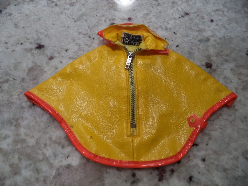 PONCHO PUT-ON # 3411  * Yellow Vinyl Poncho * Vintage 1971 Mod Barbie * Flaws