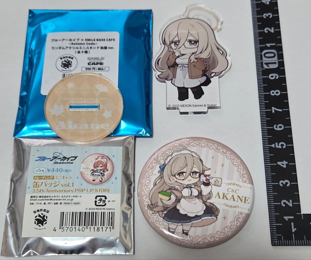 Blue Archive Akane Can Badge + Acrylic Stand