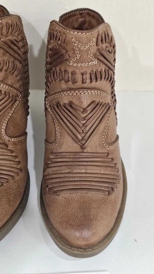 Not Rated Womens Size US 6 M Brown Man Made Upper 1-1/2 Hill Ankle Boot Shoe(8) - Image 2 of 4