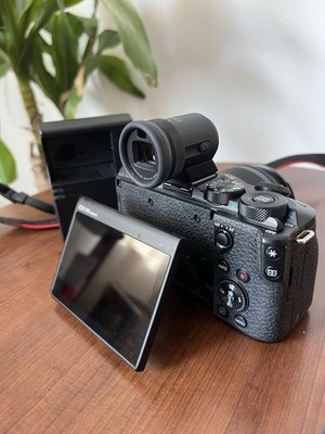Canon EOS M6 Mark II Mirrorless Camera Kit w/ EF-M 15-45mm Lens, EVF-DC2, Box