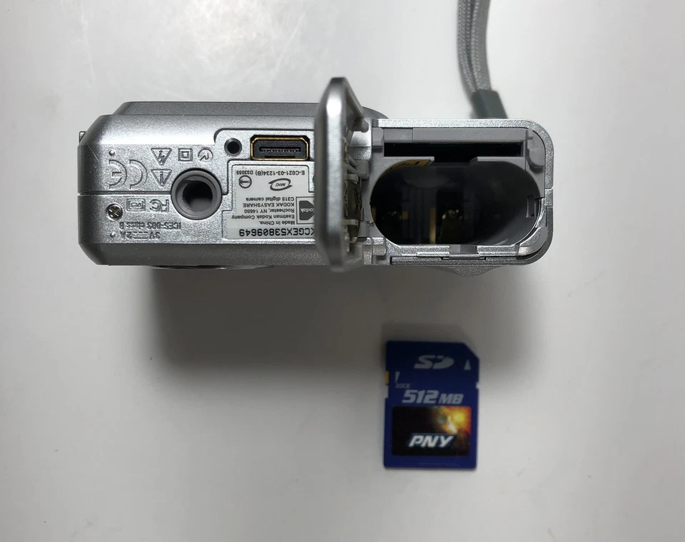 Kodak EasyShare C315 Digital Camera 5.0 MP with 3x Optical Zoom SD Card Pouch - Image 3 of 4