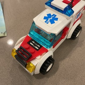 LEGO CITY: Doctor's Car 7902 99% Complete Missing 1 Piece Hospital Ambulance